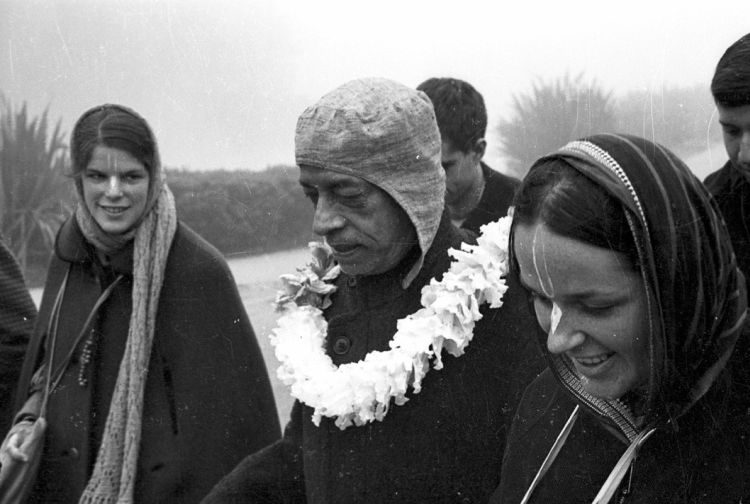 Prabhupada with Malati and Yamuna